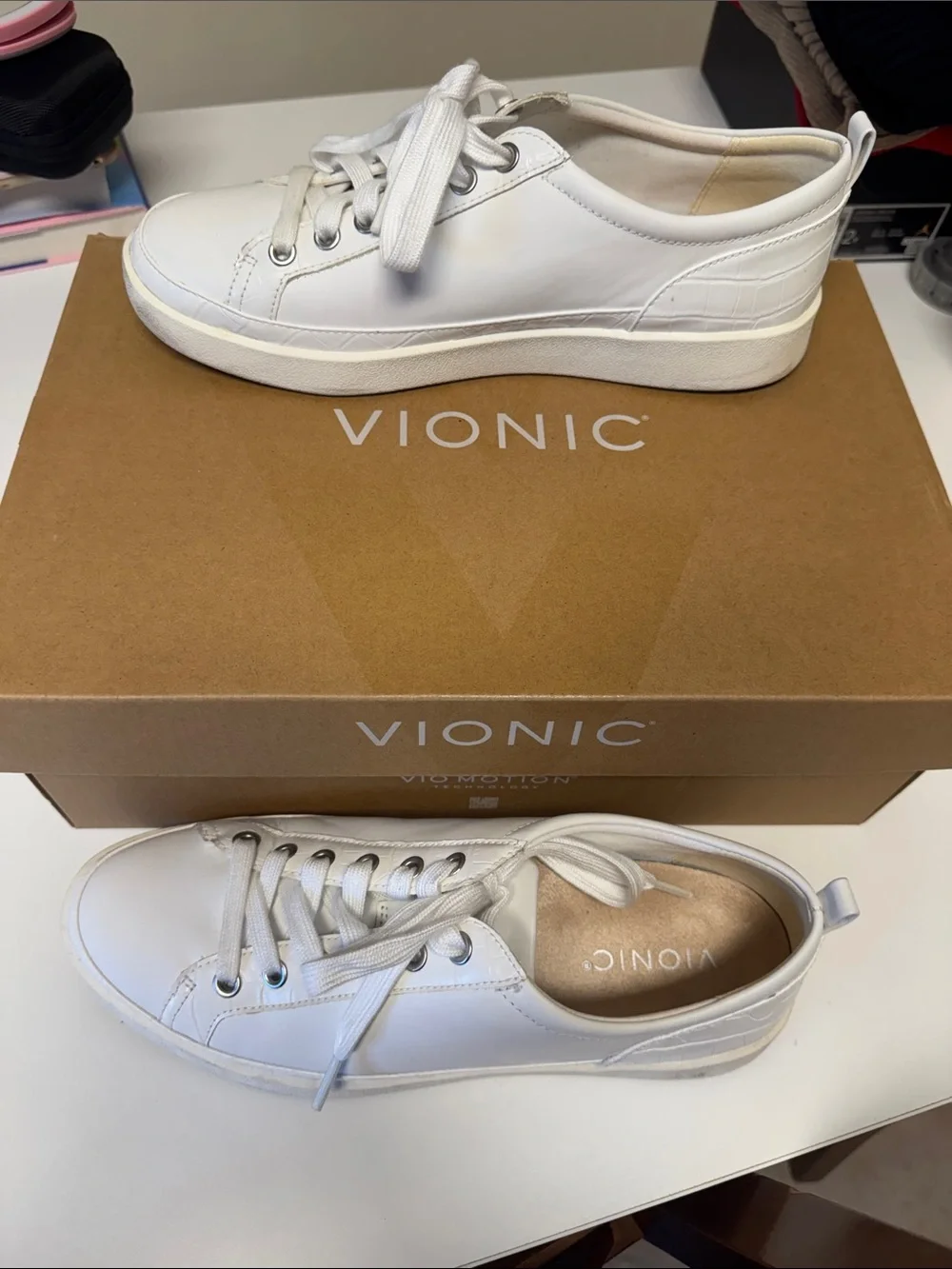 Vionic White Leather Low-Top Lace-Up Sneakers
